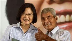 蔡英文 崑濱伯（圖／翻攝自黃偉哲臉書）