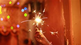 春節，過年，煙火，鞭炮（圖／翻攝自unsplash）