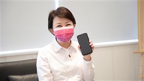 台中女麗購大獎得主出爐　盧秀燕致電道賀首屆「台中女麗購」活動順利落幕，20日並抽出壓軸大獎、50兩黃金得主，台中市長盧秀燕（圖）也親自致電向蘇姓得主道賀。（台中市政府提供）中央社記者郝雪卿傳真  110年2月20日