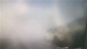 濃霧遮視線？西濱20車連撞瞬間曝光（圖／翻攝畫面）