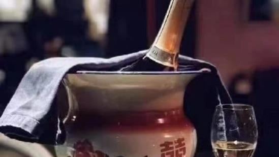 古瓷器外國熱銷　中國網友一看卻笑了