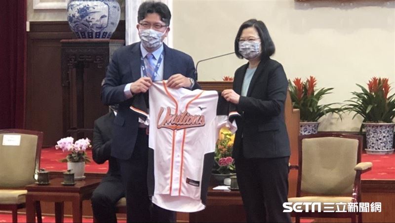 見統一　蔡英文：中職讓世界看見台灣