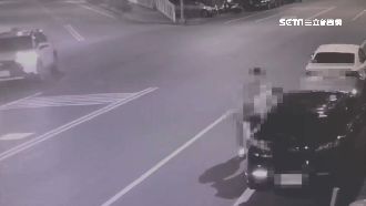 和臨停車爆口角　男拿玩具槍對空鳴槍