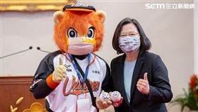 蔡英文接見「2020年中華職棒總冠軍統一7-ELEVEn獅隊」。（圖／總統府提供）