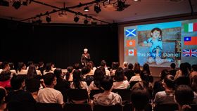 台中國家歌劇院打造劇場線上導覽台中國家歌劇院22日推出NTT Online「劇場線上導覽」，還將「數位學苑」講座現場錄影，剪輯再製後，提供觀眾可在歌劇院官網觀看，打造線上線下藝術學習環境。（台中國家歌劇院提供）中央社記者郝雪卿傳真  110年2月22日