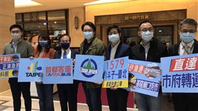 基隆1579快捷公車  23日增設北市府轉運站基隆城際快捷公車1579、1579A將從23日起增設台北市府轉運站，並增闢1579B直達路線。基隆市長林右昌（中）說，不只嘉惠基隆市民，更嘉惠大台北首都圈民眾，可以非常方便轉乘到基隆。中央社記者王朝鈺攝　110年2月22日