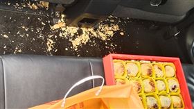 爆怨公社／蛋黃酥要散熱！不小心急煞　悲劇發生。（圖／翻攝自爆怨公社）