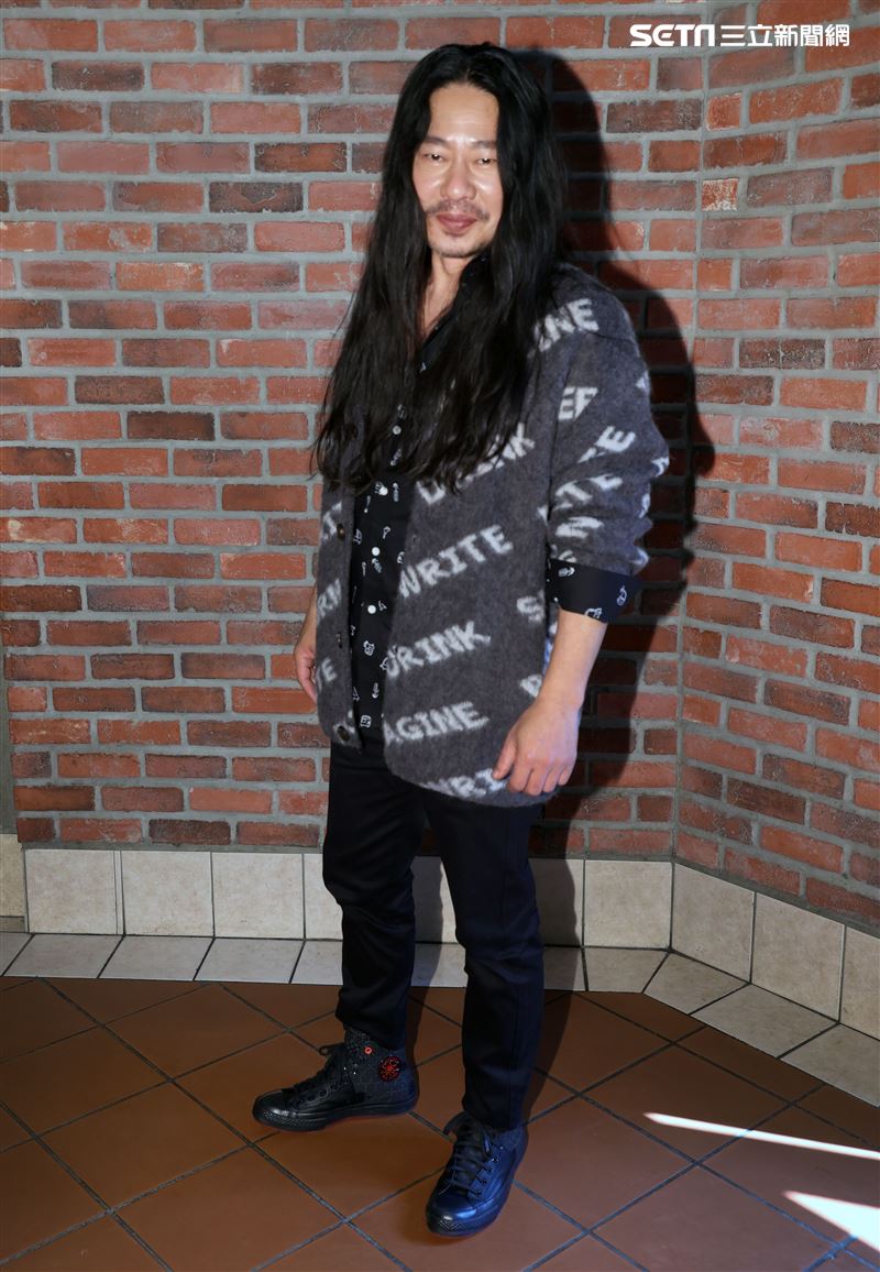 乱彈阿翔化身「平凡引歌者」再出發。（記者邱榮吉/攝影）