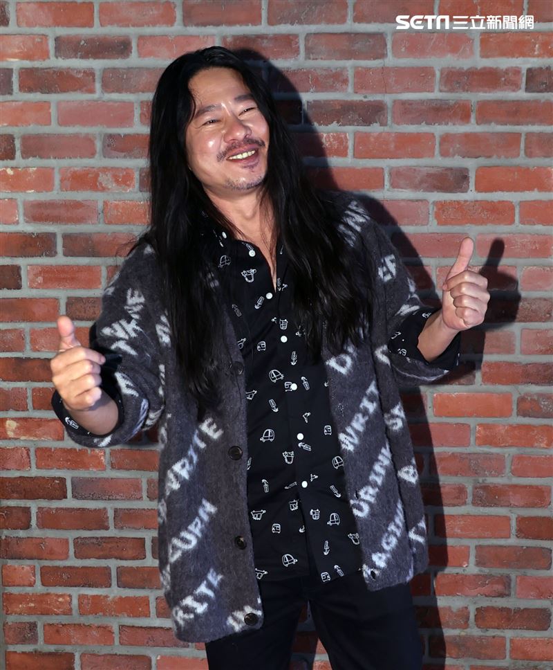 乱彈阿翔化身「平凡引歌者」再出發。（記者邱榮吉/攝影）