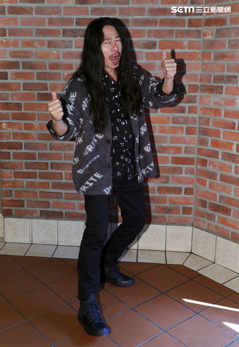 乱彈阿翔化身「平凡引歌者」再出發。（記者邱榮吉/攝影）