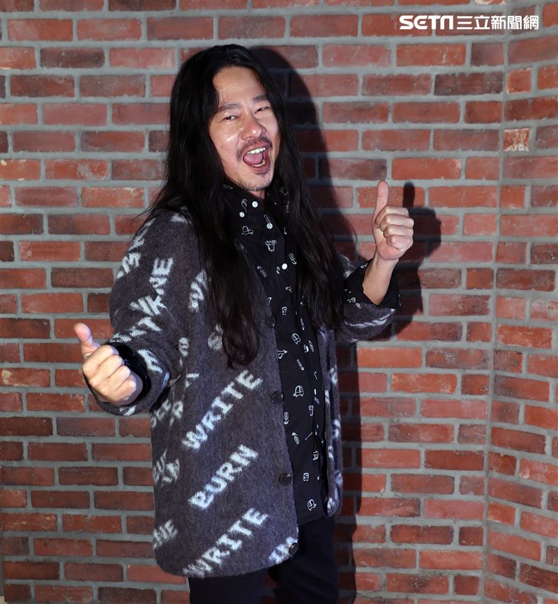 乱彈阿翔化身「平凡引歌者」再出發。（記者邱榮吉/攝影）