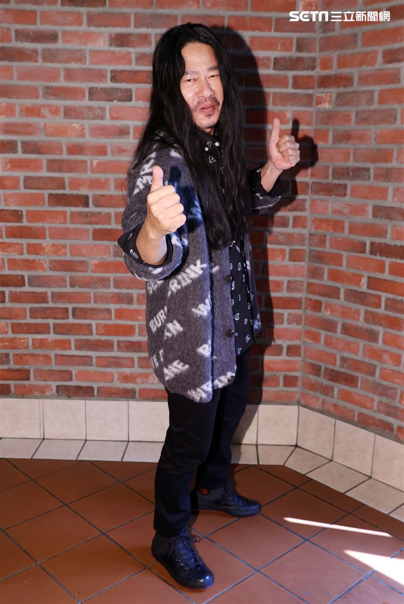 乱彈阿翔化身「平凡引歌者」再出發。（記者邱榮吉/攝影）
