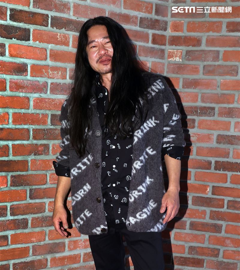 乱彈阿翔化身「平凡引歌者」再出發。（記者邱榮吉/攝影）