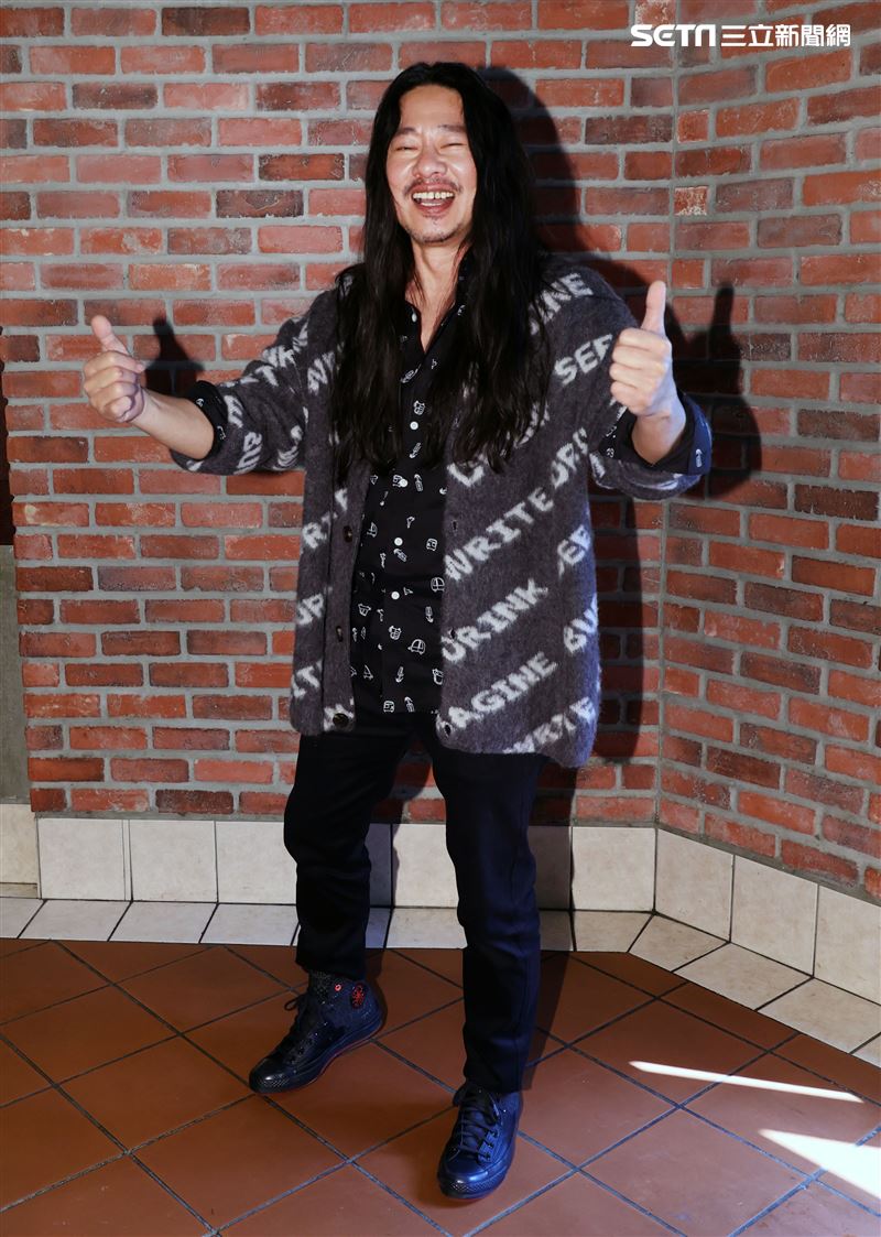 乱彈阿翔化身「平凡引歌者」再出發。（記者邱榮吉/攝影）