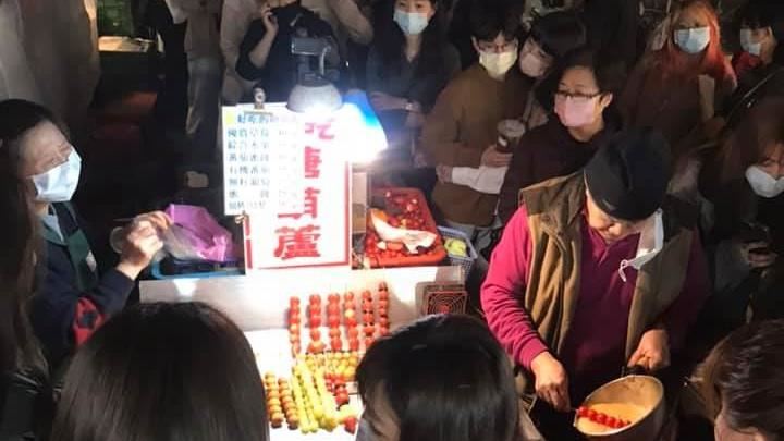 基隆夜市糖葫蘆排爆！在地人：超值得