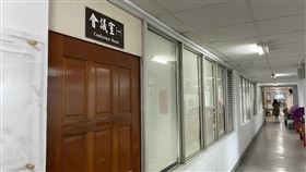 雲林淵明國中服儀規範惹議　教育部南下了解雲林縣淵明國中至今仍有嚴格服儀規範惹議，教育部組專案小組20日到雲林縣府進行調查了解，雲林縣政府教育處長邱孝文、淵明國中校長丁清(峰)等人皆參與會議。中央社記者姜宜菁攝  110年2月20日