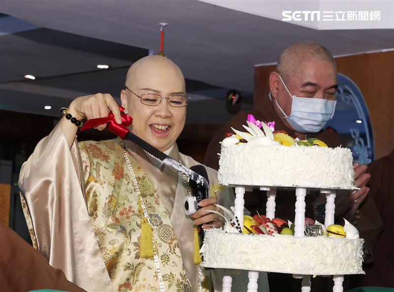 恆述法師過71歲生日。（記者邱榮吉/攝影）