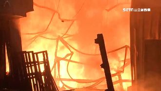 葬儀用品工廠遭火吞噬　燒毀百坪廠房