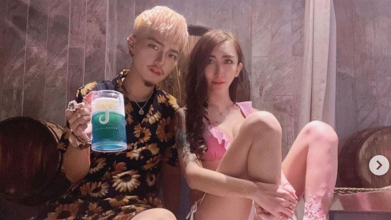 罔腰被抓包抽菸又喝酒　氣炸開罵網友