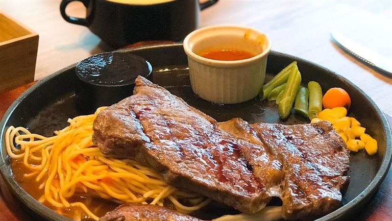 擺脫美食沙漠！新竹超狂牛排+自助吧