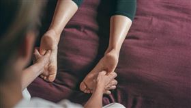 按摩，推拿（圖／翻攝自unsplash）