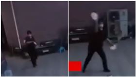 女婿過年沒送禮！丈母娘衝他家「狂摔碗盤」暴走　全場傻眼（圖／翻攝自西瓜視頻）