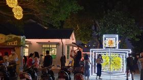 屏東勝利星村「浪漫有春」吸人潮（2）屏東勝利星村創意生活園區從過年到元宵節以「勝利星村 浪漫有春」為主題，邀請花藝設計師以屏東在地花材妝點重現日式眷舍風華，春節至今人潮爆棚。中央社記者郭芷瑄攝　110年2月23日