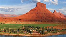 旅遊業者公布全球6大火星風景（1）旅遊業者蒐集全球6大火星風景目的地，要讓旅客不用離開地球表面，也能感受宛如身在火星的時刻。美國猶他州東部的摩押市，貌似火星景點，旅客可在這一窺巨型赤色岩塊。（Booking.com提供）中央社記者余曉涵傳真  110年2月23日