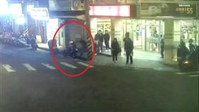 新北市，五股，酒醉，安全帽，毆人