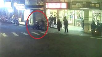 酒空抄安全帽攻擊　害無辜路人噴鼻血