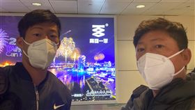 「夜市球王」曾俊欣傍晚已經平安返抵台灣。（圖／翻攝自曾育德臉書）