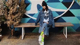 小call請老公幫忙拍照。（圖／翻攝自臉書／宅之小惡魔　小CAll）