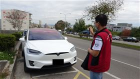 台中神岡，郭姓台商，居檢違規外出，重罰百萬，特斯拉遭扣押(圖／行政執行署台中分署提供)