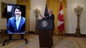 拜登（Joe Biden）與杜魯道（Justin Trudeau）視訊會談，圖/美聯社/達志影像