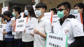 學生團體呼籲落實服儀解禁（3）全國中學學生權益研究會等團體29日在台北舉行記者會，呼籲教育部落實服儀解禁，保障學生權益。中央社記者張皓安攝　109年3月29日