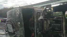 文 鋼材貨車翻1200