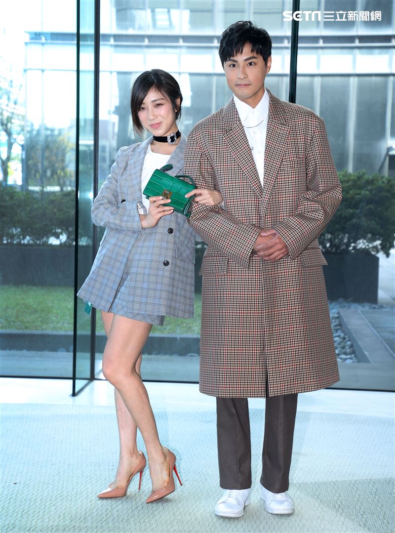 孫其君、梁舒涵出席「廢財闖天關2」廢財變身記者會。（記者邱榮吉/攝影）