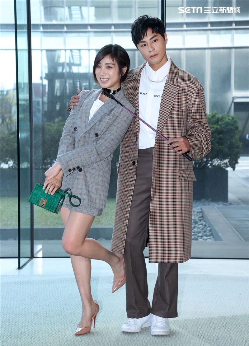 孫其君、梁舒涵出席「廢財闖天關2」廢財變身記者會。（記者邱榮吉/攝影）