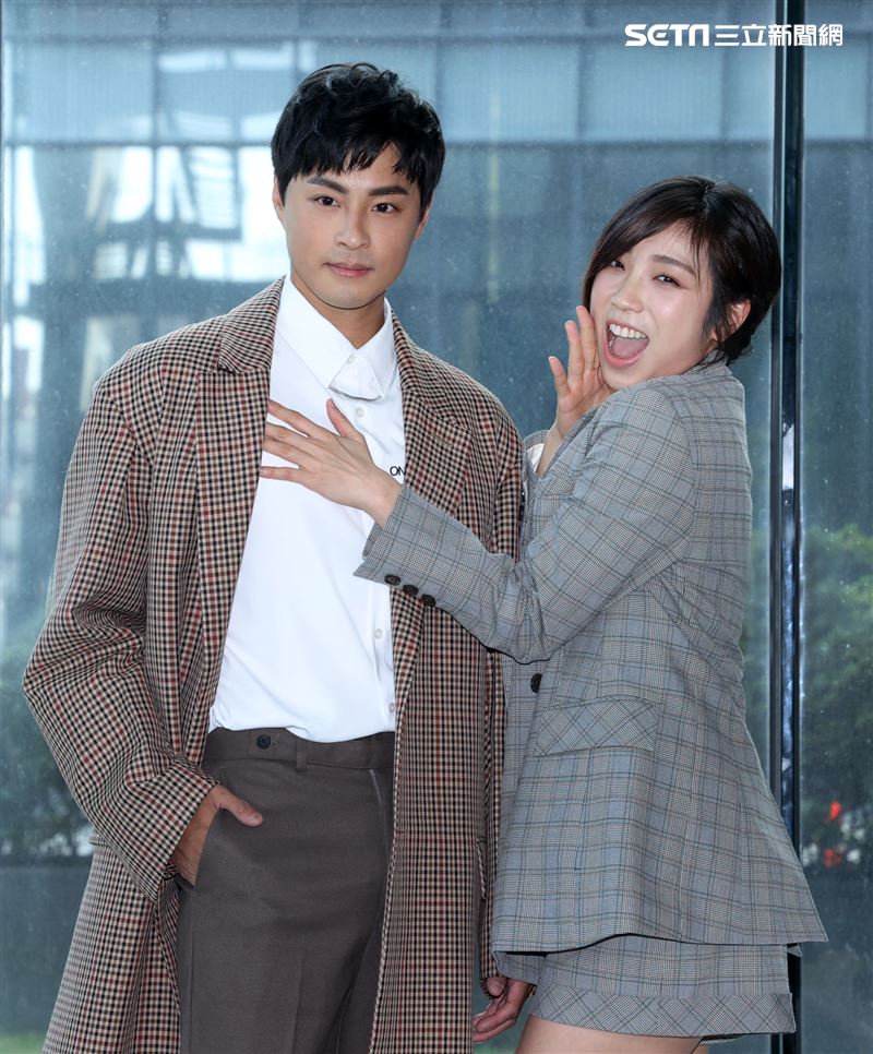 孫其君、梁舒涵出席「廢財闖天關2」廢財變身記者會。（記者邱榮吉/攝影）