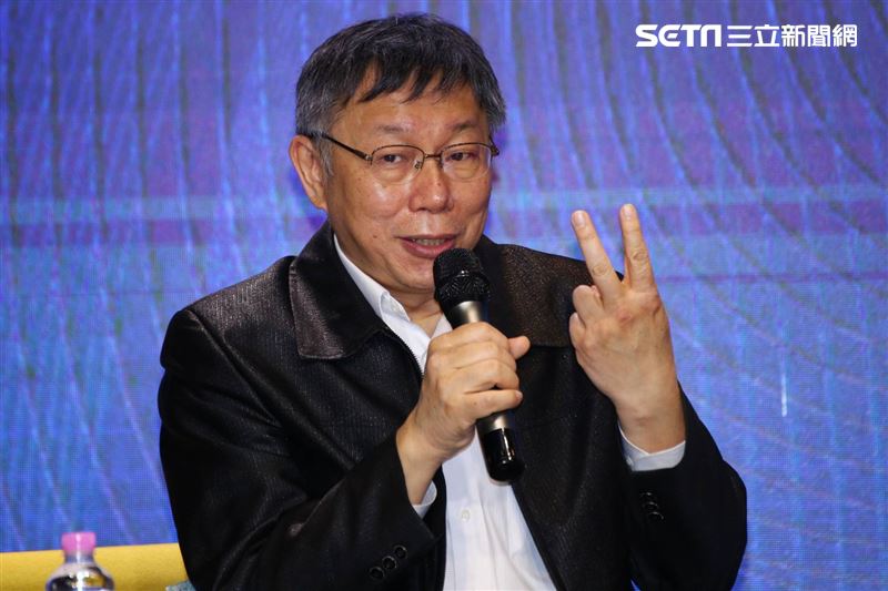 國民黨主席江啟臣和台北市長柯文哲同台出席國民黨所舉辦的「願景台灣2030」第二場論壇「活不起的未來」。（圖／記者楊澍攝影）