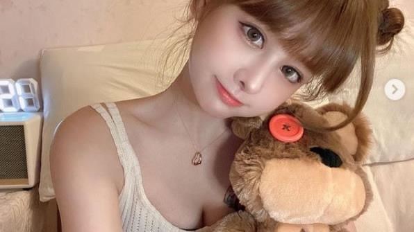 前女團成員「直播睡覺」吸上萬人搶看