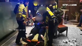 餐酒館談生意爆衝突　男遭酒瓶狂砸臉