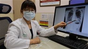 生活正常沒抽菸　婦肩頸痛竟罹肺腺癌合併骨轉移（圖／亞大醫院提供）