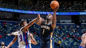 ▲威廉森（Zion Williamson）禁區大轉身閃過4位防守球員。（圖／翻攝自鵜鶘推特）