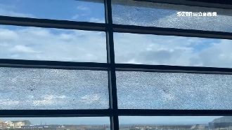 疑有人射彈弓　基隆海科館驚見3彈孔