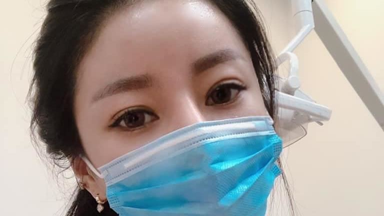 「粉紅牙助」美翻　萬人暴動喊牙痛！