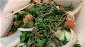 爆廢１公社／買鹽酥雞變蔬菜盒！網驚呆：反而更好吃。（圖／翻攝自爆廢１公社）