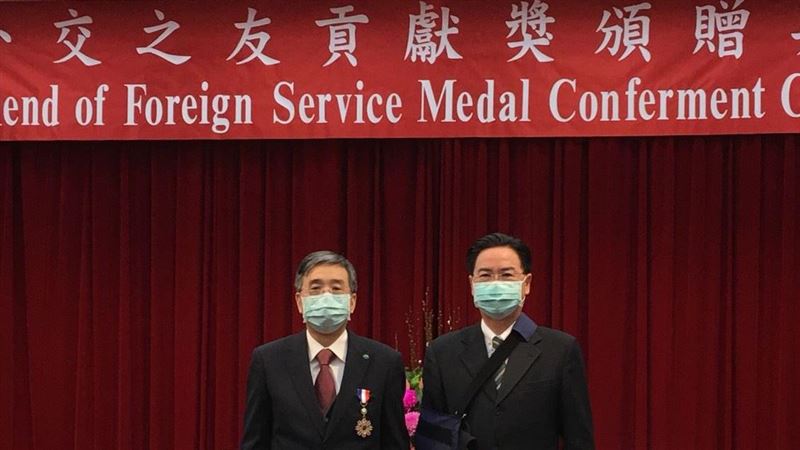 獻愛巴拉圭！國泰醫4獲外交貢獻獎