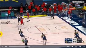 ▲剩3秒輸2分，金塊不切入選擇投三分輸球。（圖／翻攝自NBA官網）