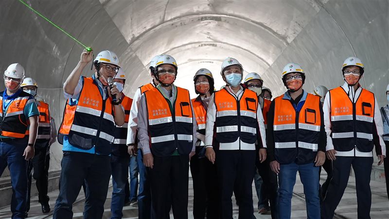 安坑輕軌盼後年通車！到北市省20分